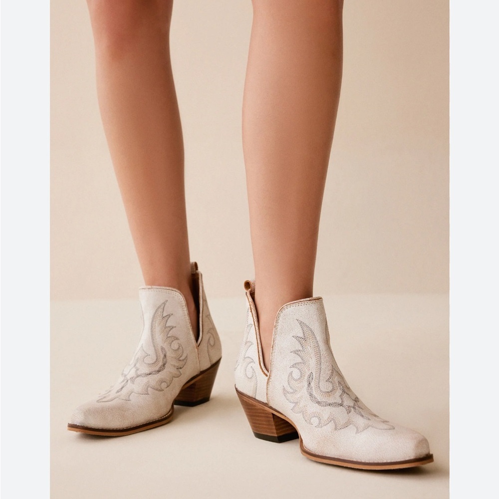 NWT Myra Yipple Western Leather Booties